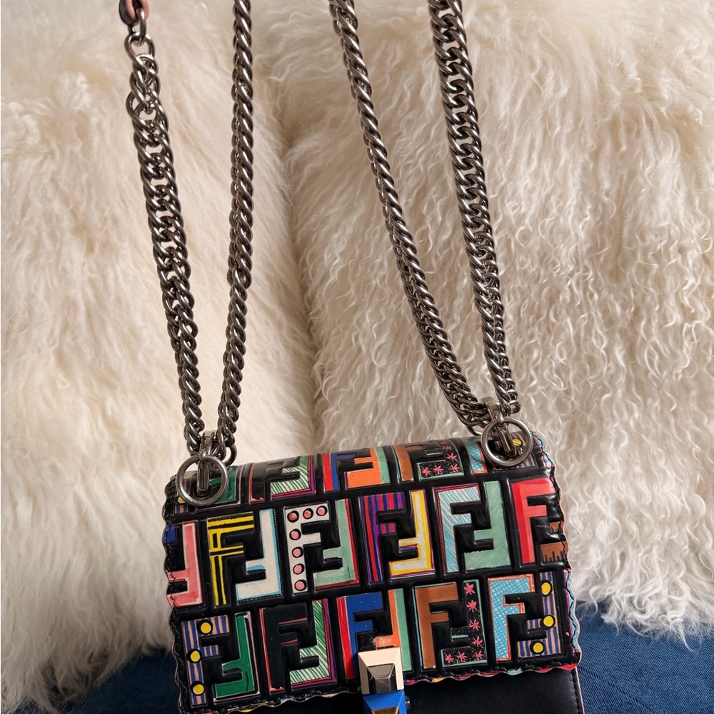 🛑SOLD🛑Fendi
Kan I Bag Zucca Embossed Patent and Leather Small - Picture 9 of 9